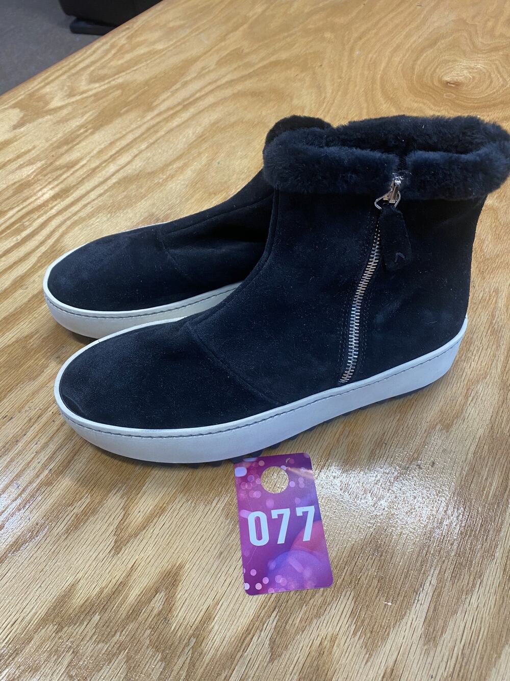 Aquatalia Women's 8.5 Black Suede Round Toe Pull-On Side Zip Ankle Bootie